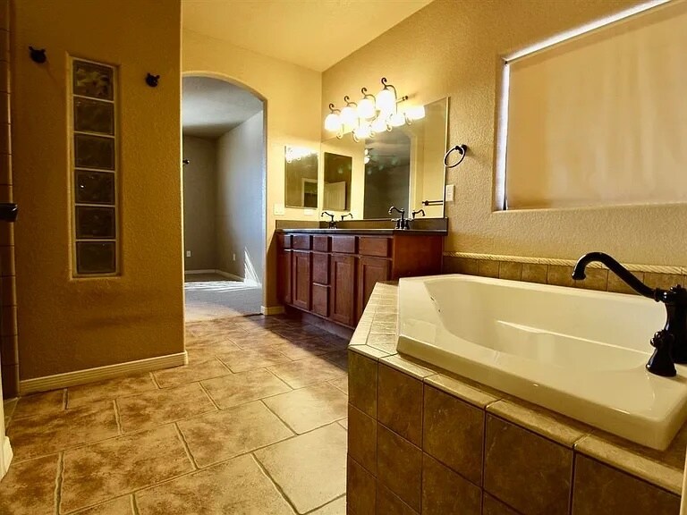 Building Photo - 11242 S Sally Dr