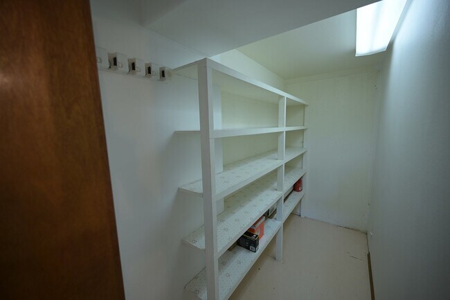 Building Photo - 4 bed, 2 bath, split level home in Sequim,...