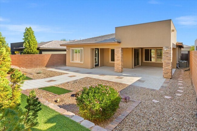 Building Photo - Lovely Home!