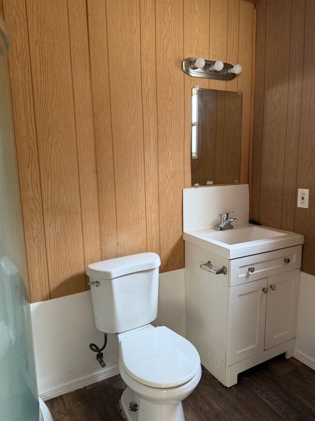 Building Photo - Studio