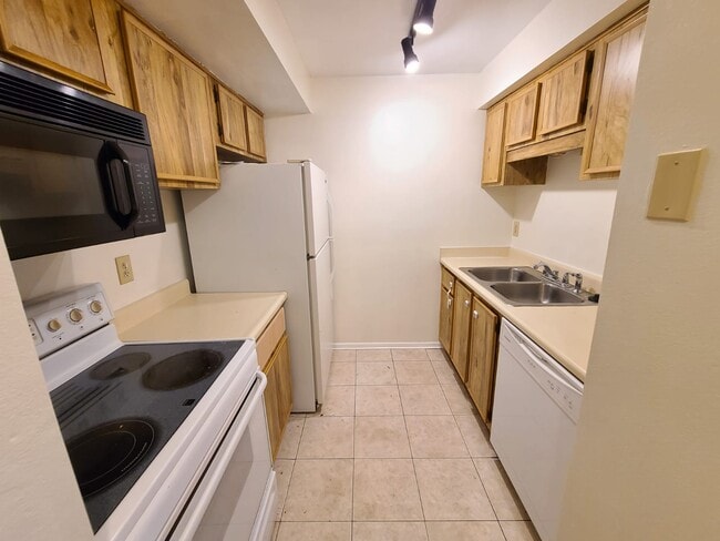 Building Photo - 4034 Dream Oak Pl