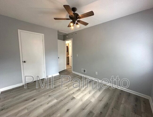 Building Photo - 216 Saddlefield Rd