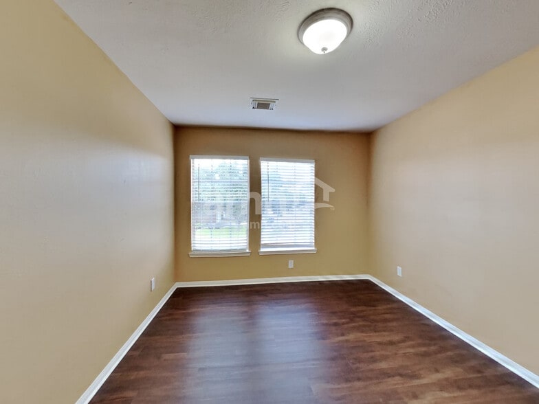 Building Photo - 4942 Pinder Ln