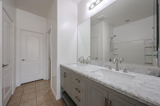 Building Photo - 41298 W Park Hill Dr