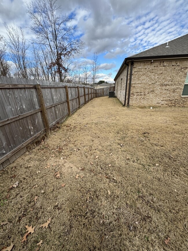 Building Photo - 178 Crown Way