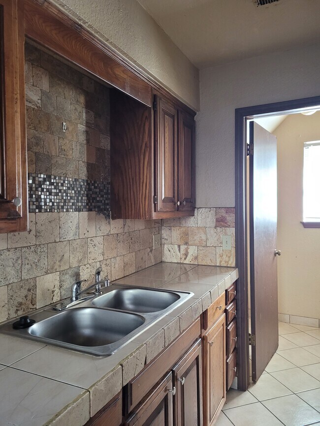 Kitchen - 2720 SW 74th St