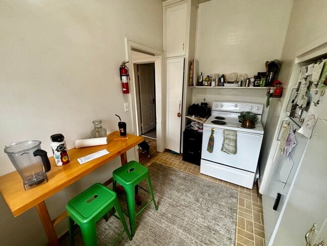 Building Photo - 404 S Van Buren St