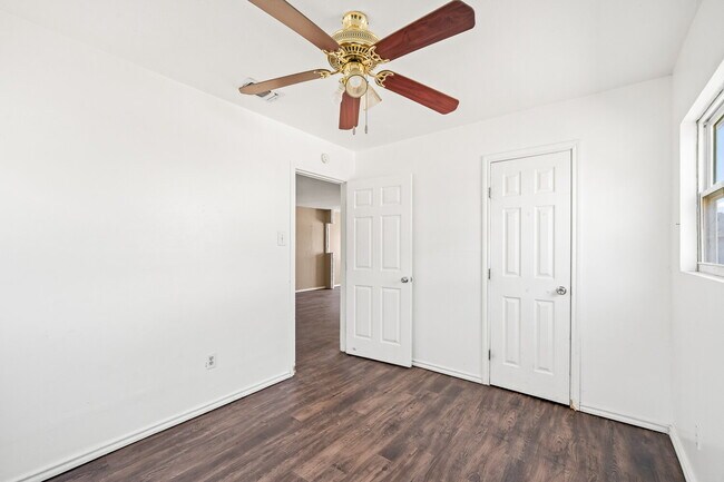 Building Photo - Cute Two Bedroom House, Minutes from TTU &...