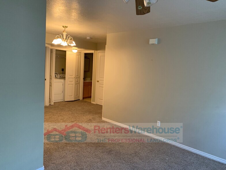 Building Photo - 2421 N 400 W