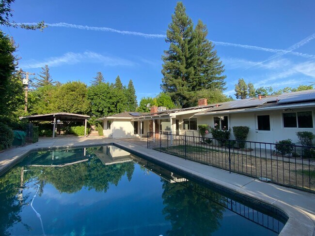 Building Photo - 1217 W Tenaya Way