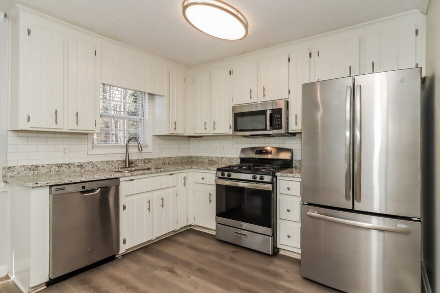 Building Photo - 565 Bells Ferry Pl