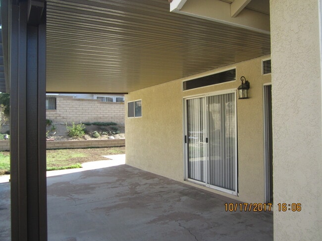 Building Photo - CANYON CREST GORGEOUS SINGLE STORY