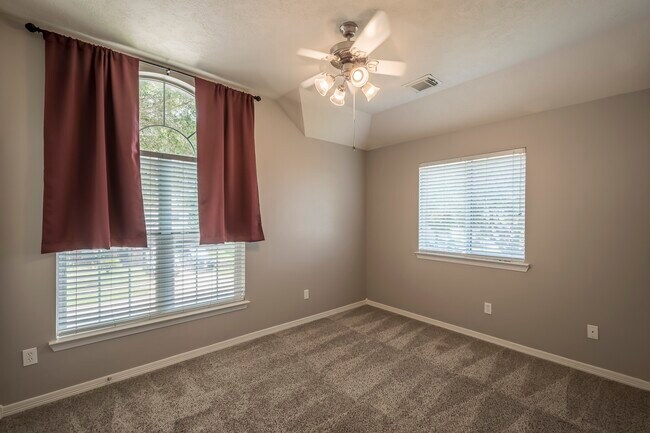 Building Photo - 21902 Silverfield Park Ln