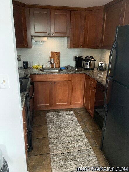 Building Photo - 12 Locust St