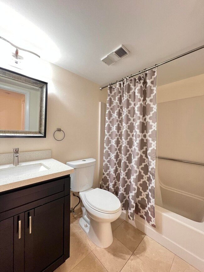 Building Photo - 21911 Lake Forest Cir