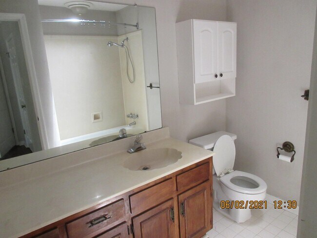 Building Photo - 107 Dewitt Cir