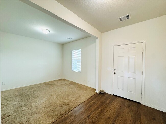 Building Photo - 1013 Pitch Pne Ct