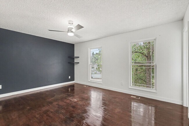 Building Photo - 2720 Northridge Dr