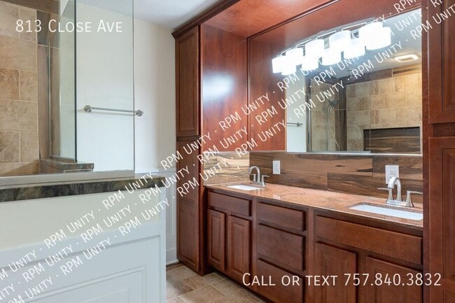 Building Photo - 813 Close Ave