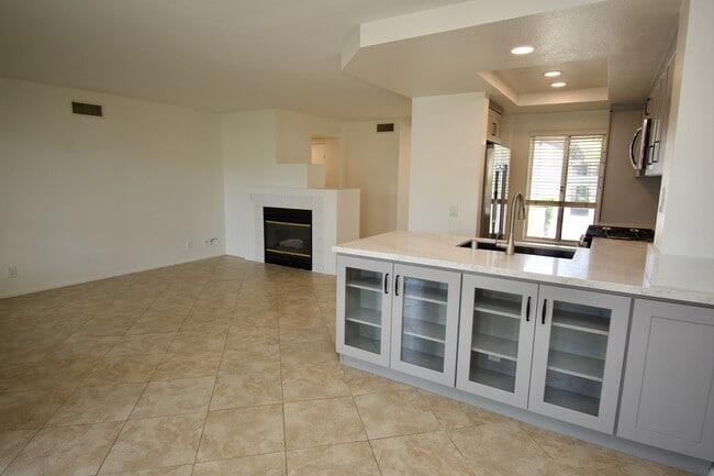 Building Photo - 57 Rabano