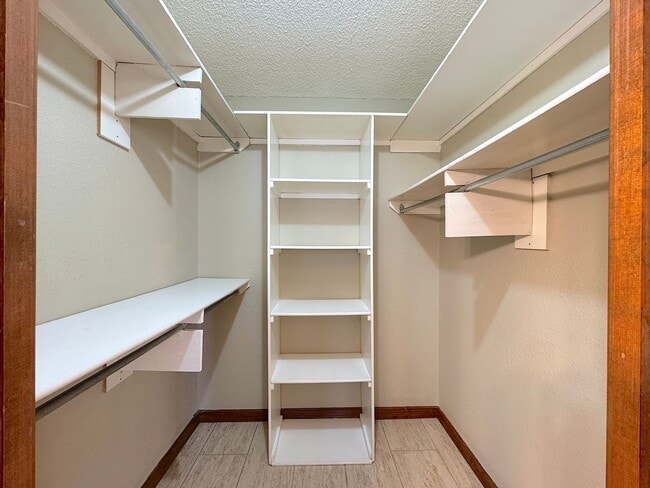 Building Photo - West El Paso 4 bed/3 bath refrig A/C Home!