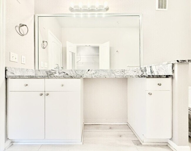 Building Photo - 4221 W Spruce St