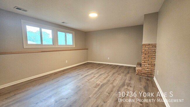 Building Photo - 10736 York Ave S