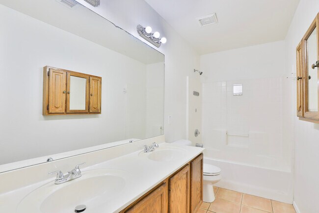 Building Photo - Clemente Ranch 4 bedroom