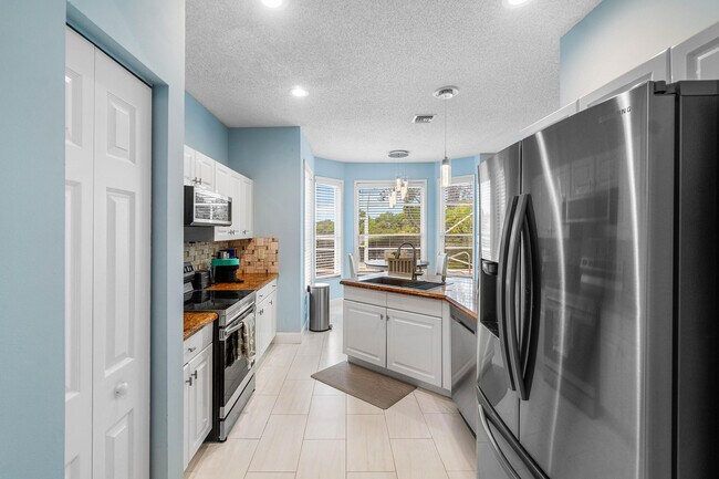 Building Photo - 4180 Manor Forest Trail