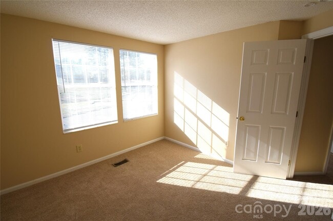 Building Photo - 108 Water Oak Dr