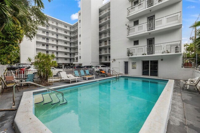 Building Photo - 1340 Lincoln Rd