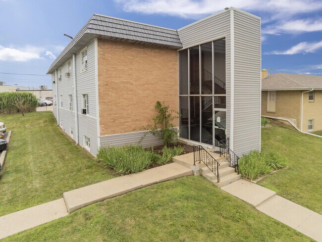 Building Photo - 2441 Holmes St