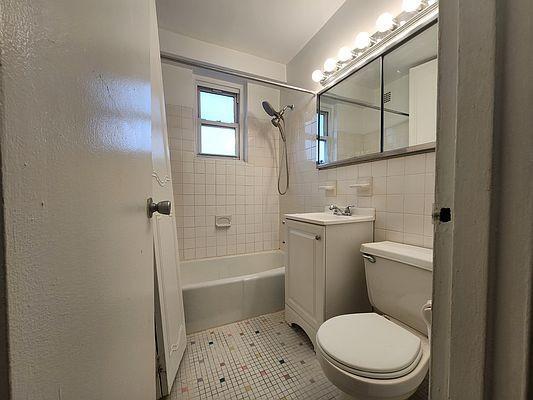 Building Photo - 1 bedroom in BRONX NY 10463