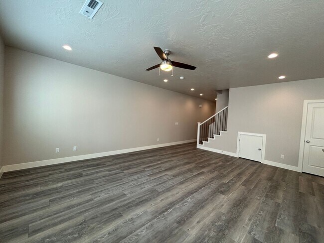 Building Photo - BRAND NEW TOWNHOME FOR RENT!