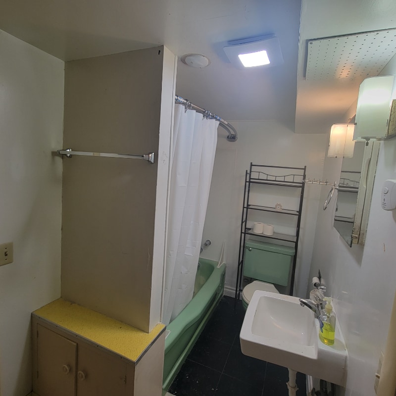 Building Photo - 636 W Madrone St