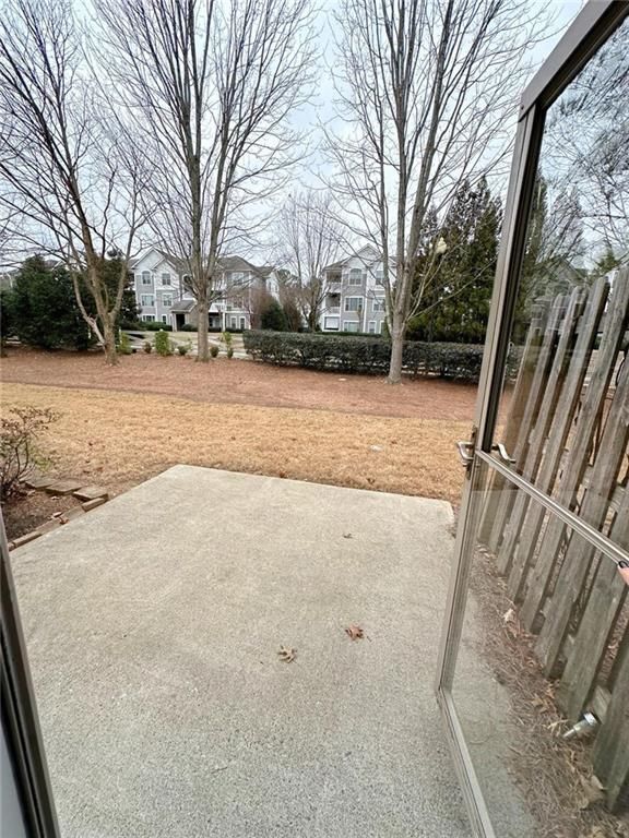 Building Photo - 2089 Lakeshore Overlook Dr
