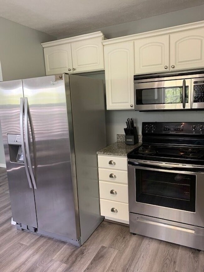 Building Photo - Furnished 4 Bedroom 3 Bath House in Kimberling City, MO with 2 car garage-Seasonal Lake View