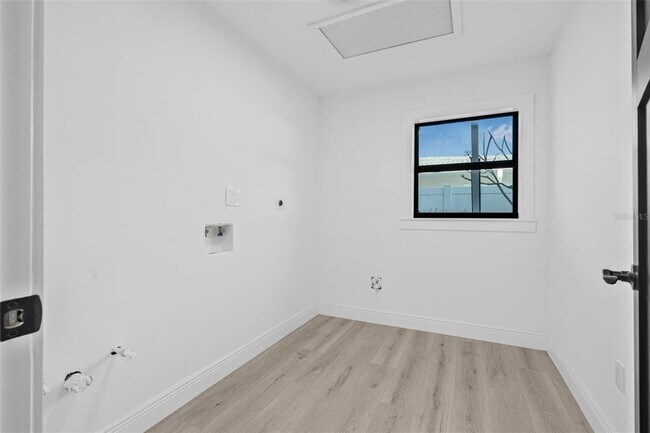 Building Photo - 4495 Clearwater Harbor Dr