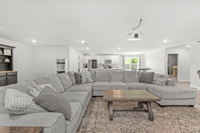 Building Photo - 6537 Torrey Pnes Trce