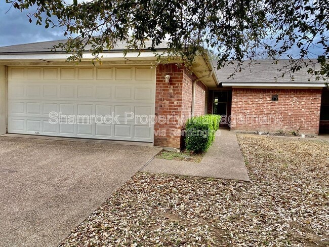 Primary Photo - 10121 Cordoba Ct