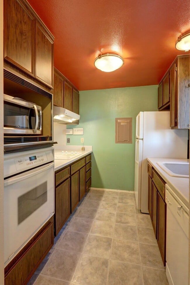 Building Photo - Very Nice 2 Bedroom Kent Valley Townhome, Great Location!