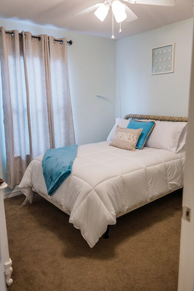 Building Photo - 2026 Catline Cir