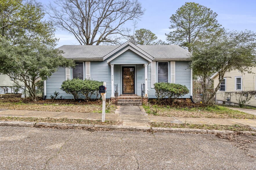 Primary Photo - 710 10th St N