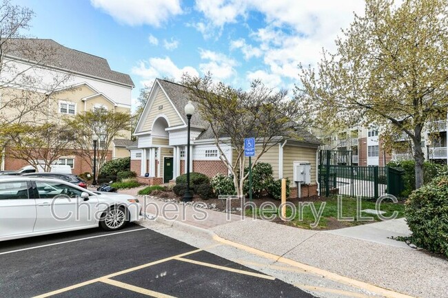 Building Photo - 2105 Highcourt Ln