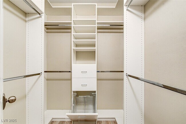 Building Photo - 8729 Red Brook Dr