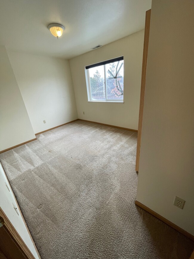 Building Photo - 2402 Daws Dr