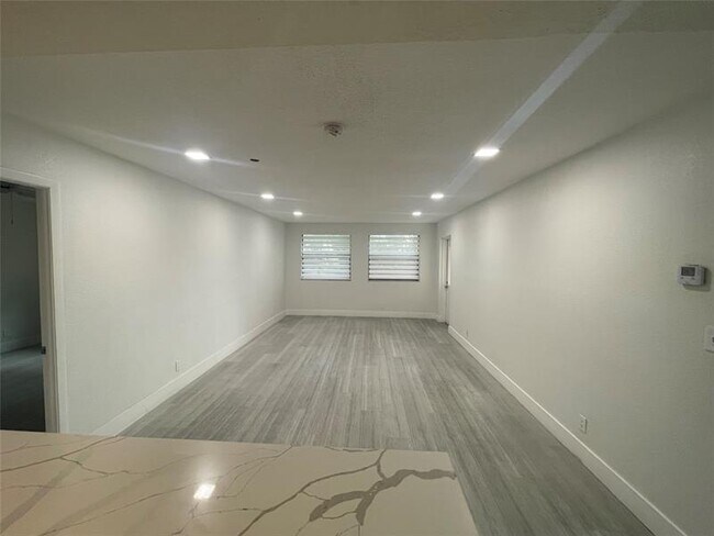 Building Photo - 8100 Geneva Ct
