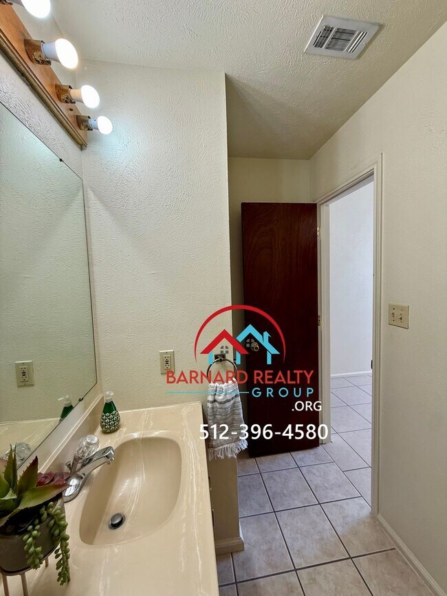 Building Photo - Available Now: 3 Bedroom, 2 Bath Stand Alone Home