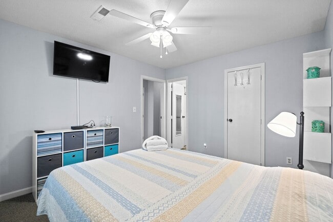Building Photo - Fully Furnished W/ All Utilities Included!...