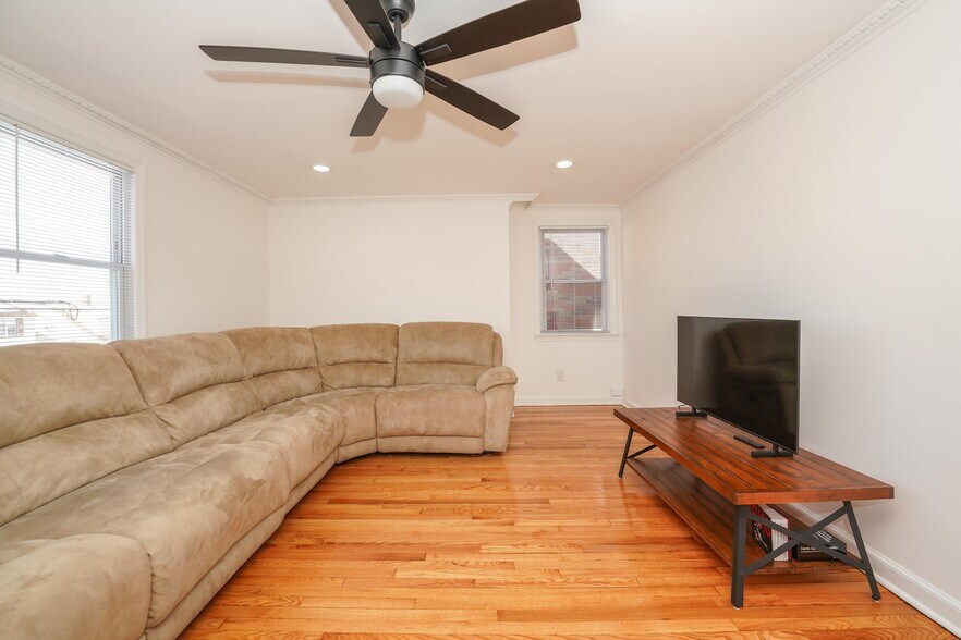 Building Photo - 332 MacArthur Ave